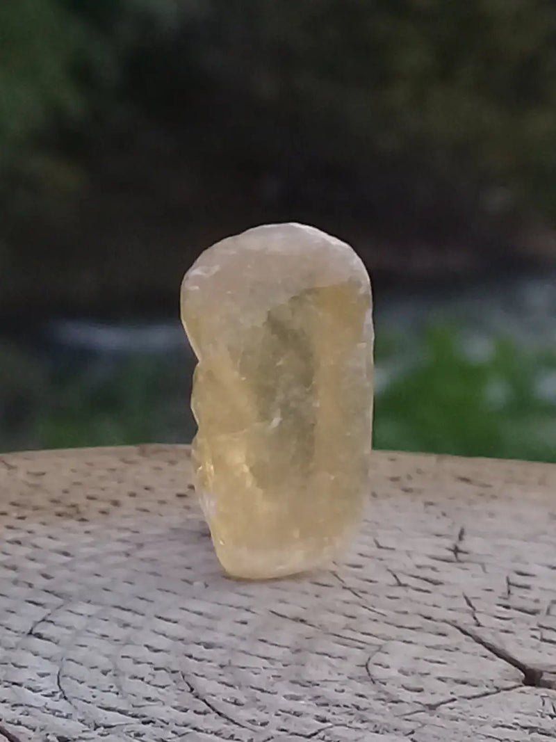 Load image into Gallery viewer, Calcite miel de France pierre roulée Grade A++++ Calcite miel de France pierre roulée
