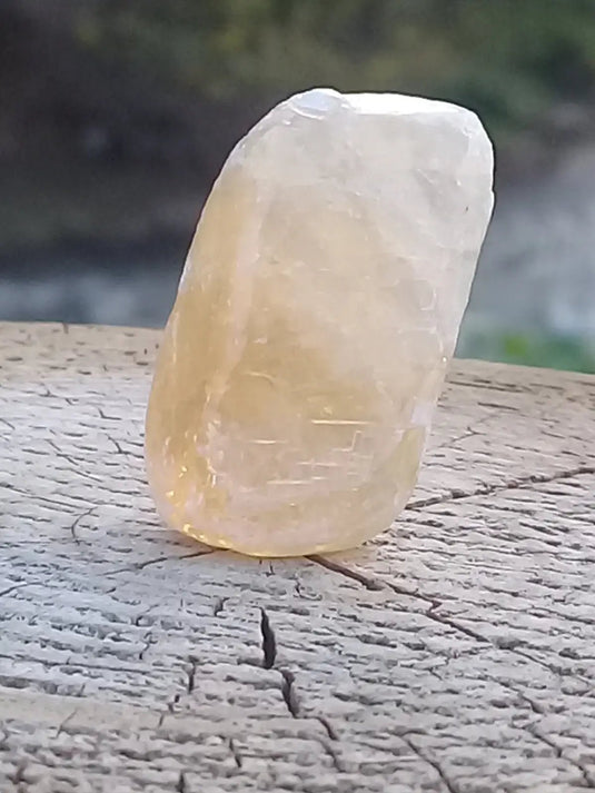 Calcite miel de France pierre roulée Grade A++++ Calcite miel de France pierre roulée
