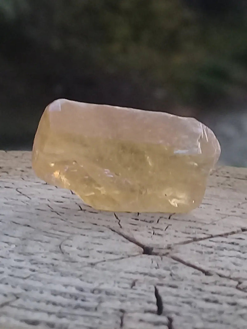 Load image into Gallery viewer, Calcite miel de France pierre roulée Grade A++++ Calcite miel de France pierre roulée
