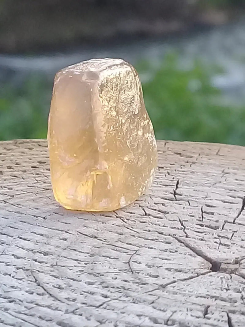 Chargez l&#39;image dans la visionneuse de la galerie, Calcite miel de France pierre roulée Grade A++++ Calcite miel de France pierre roulée
