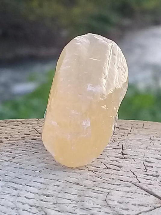 Calcite miel de France pierre roulée Grade A++++ Calcite miel de France pierre roulée