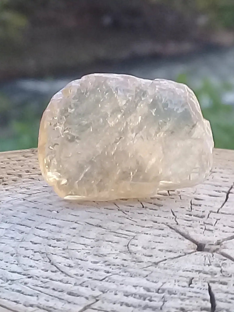 Load image into Gallery viewer, Calcite miel de France pierre roulée Grade A++++ Calcite miel de France pierre roulée
