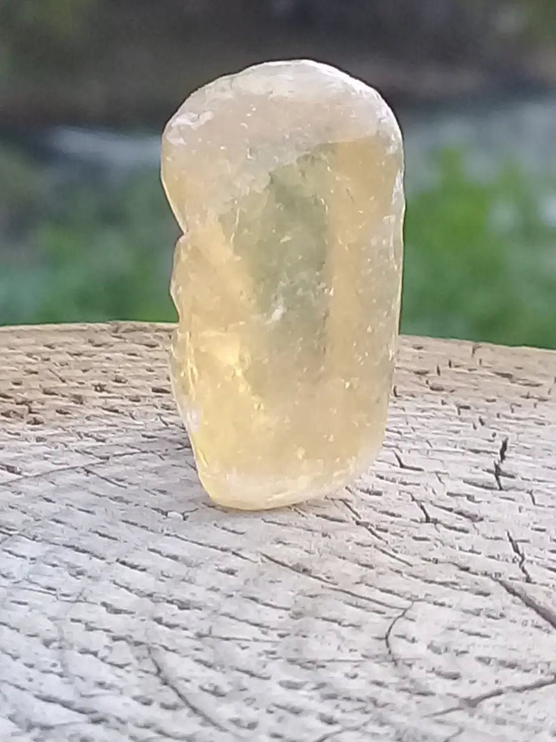 Load image into Gallery viewer, Calcite miel de France pierre roulée Grade A++++ Calcite miel de France pierre roulée
