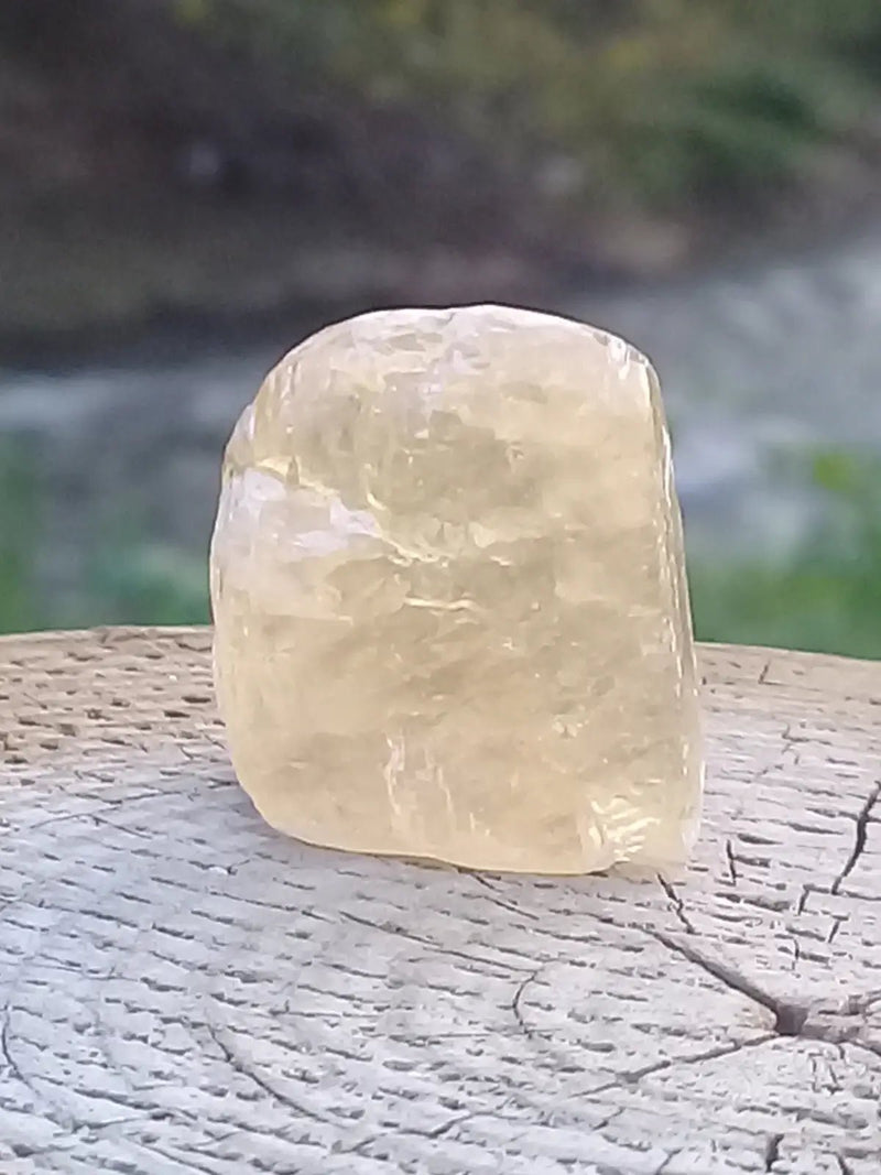 Load image into Gallery viewer, Calcite miel de France pierre roulée Grade A++++ Calcite miel de France pierre roulée
