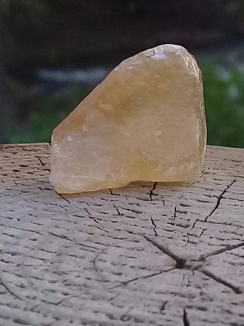 Load image into Gallery viewer, Calcite miel de France pierre roulée Grade A++++ Calcite miel de France pierre roulée
