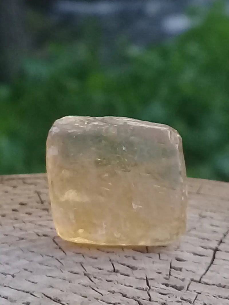 Chargez l&#39;image dans la visionneuse de la galerie, Calcite miel de France pierre roulée Grade A++++ Calcite miel de France pierre roulée
