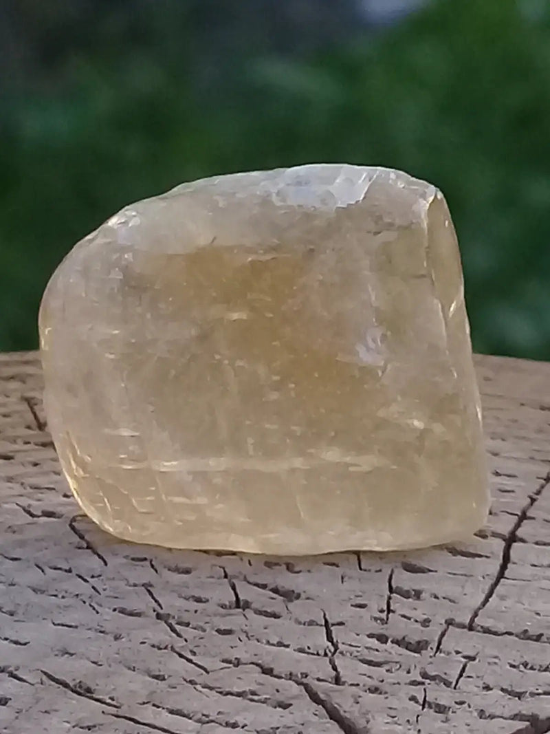 Load image into Gallery viewer, Calcite miel de France pierre roulée Grade A++++ Calcite miel de France pierre roulée
