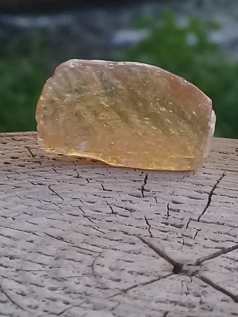 Load image into Gallery viewer, Calcite miel de France pierre roulée Grade A++++ Calcite miel de France pierre roulée
