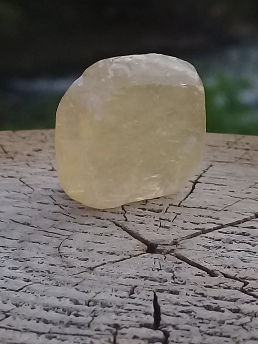 Calcite miel de France pierre roulée Grade A++++ Calcite miel de France pierre roulée Dans la besace du p'tit Poucet   