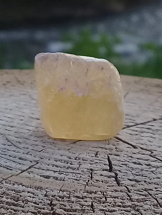 Calcite miel de France pierre roulée Grade A++++ Calcite miel de France pierre roulée Dans la besace du p'tit Poucet   