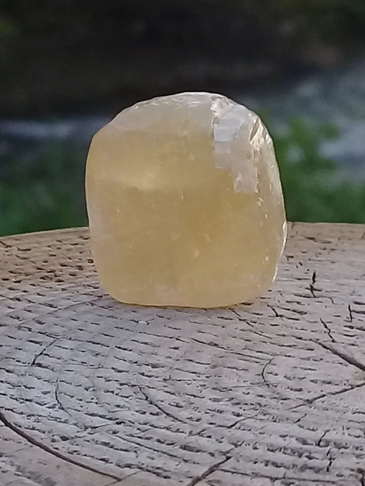 Calcite miel de France pierre roulée Grade A++++ Calcite miel de France pierre roulée Dans la besace du p'tit Poucet   