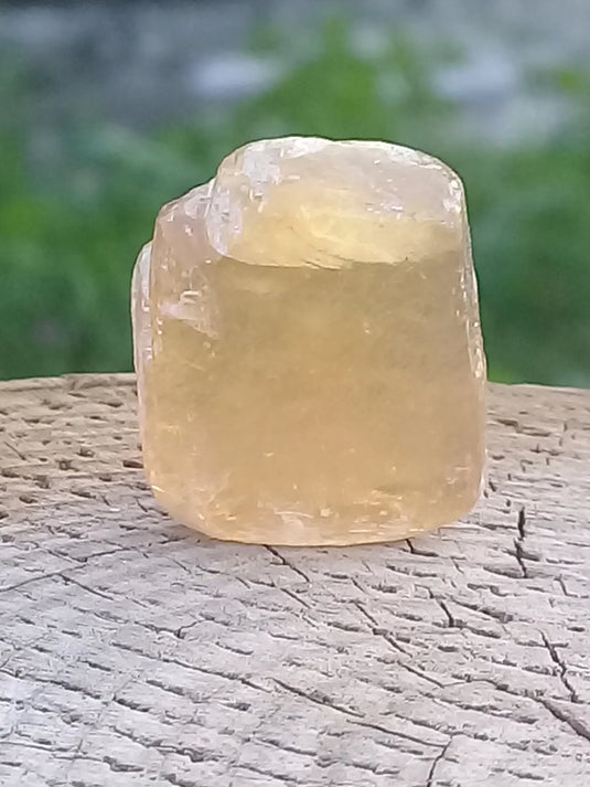 Calcite miel de France pierre roulée Grade A+++++ Calcite miel de France pierre roulée Dans la besace du p'tit Poucet   
