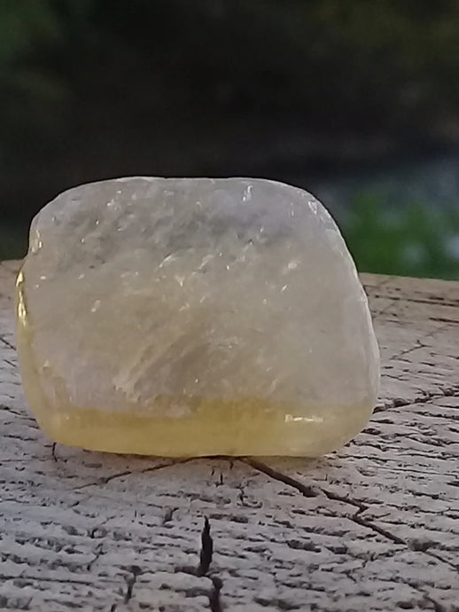 Calcite miel de France pierre roulée Grade A++++ Calcite miel de France pierre roulée Dans la besace du p'tit Poucet   