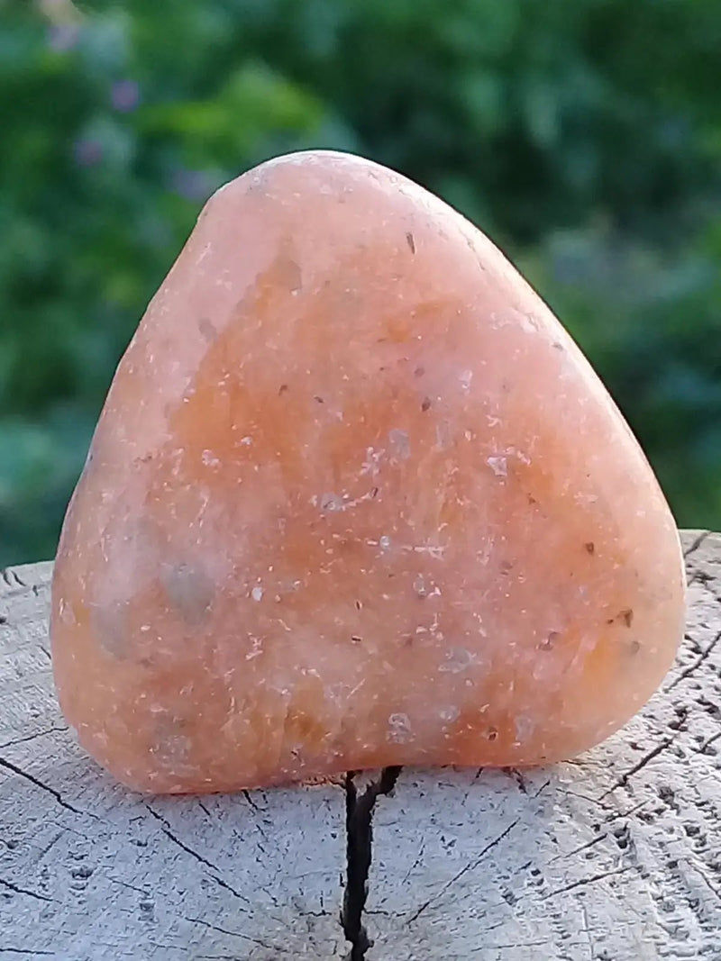 Chargez l&#39;image dans la visionneuse de la galerie, Calcite orange de France pierre roulée Grade A+++ Calcite orange de France pierre roulée
