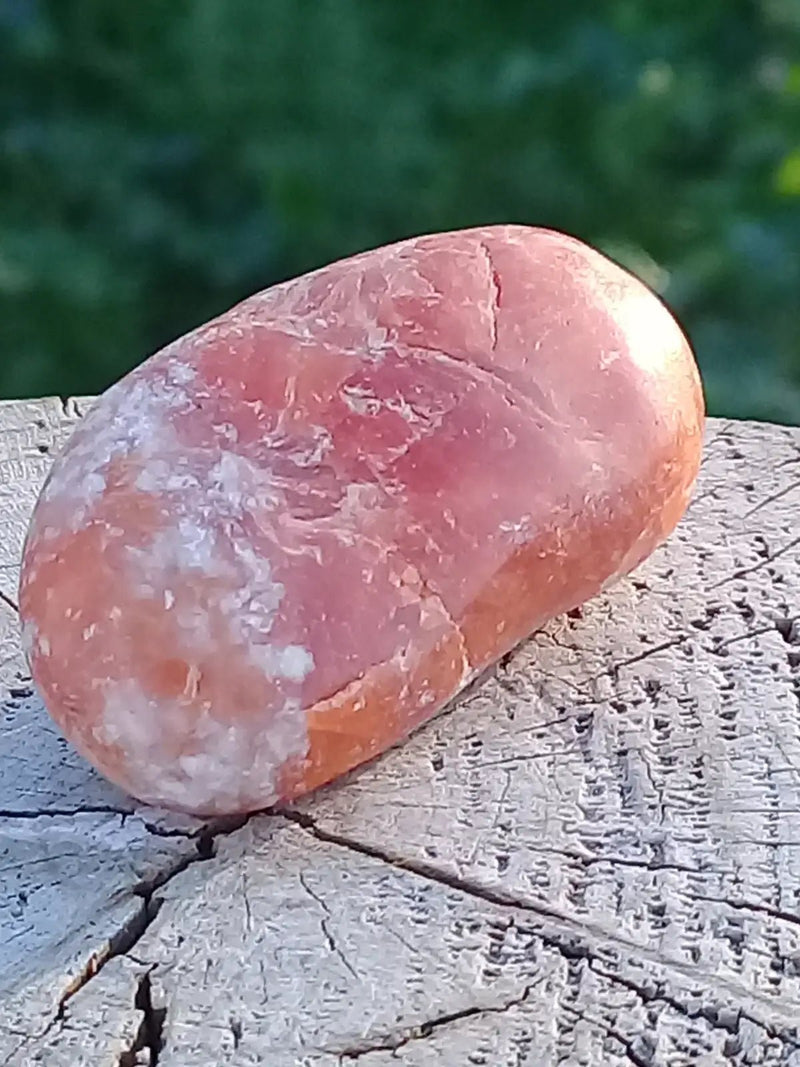 Chargez l&#39;image dans la visionneuse de la galerie, Calcite orange de France pierre roulée Grade A++++ Calcite orange de France pierre roulée
