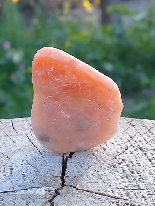 Calcite orange de France pierre roulée Grade A+++ Calcite orange de France pierre roulée