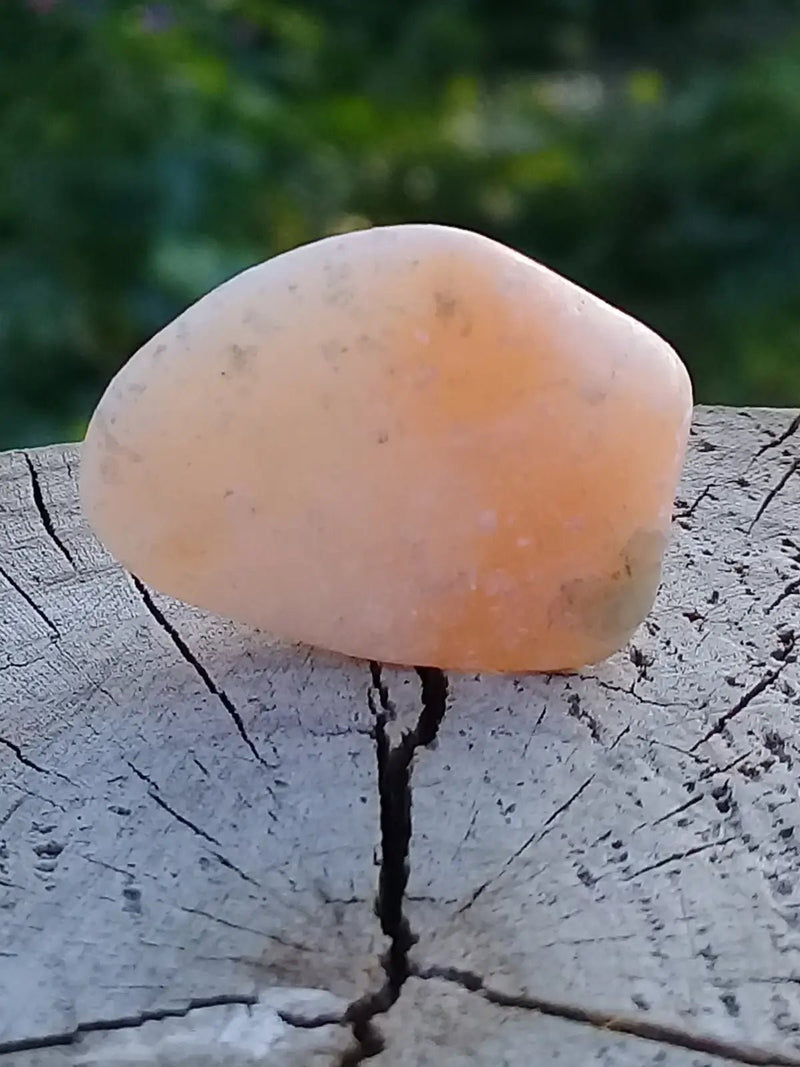 Chargez l&#39;image dans la visionneuse de la galerie, Calcite orange de France pierre roulée Grade A+++ Calcite orange de France pierre roulée
