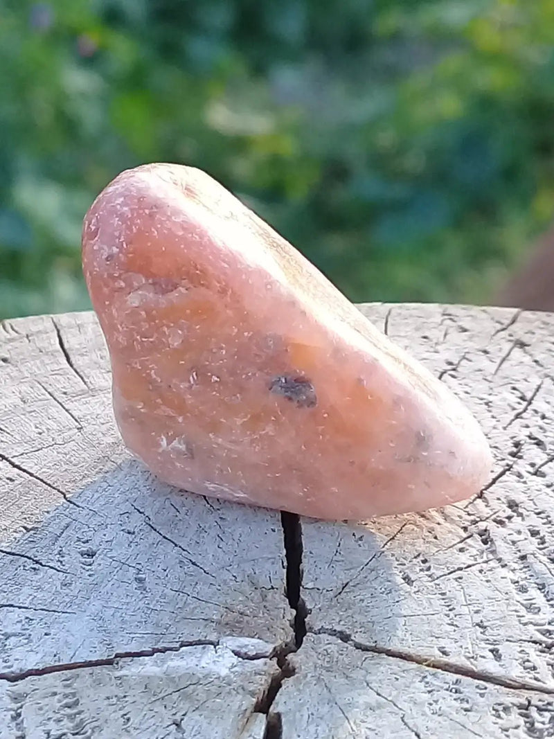 Chargez l&#39;image dans la visionneuse de la galerie, Calcite orange de France pierre roulée Grade A+++ Calcite orange de France pierre roulée
