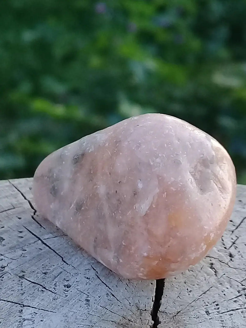 Chargez l&#39;image dans la visionneuse de la galerie, Calcite orange de France pierre roulée Grade A+++ Calcite orange de France pierre roulée
