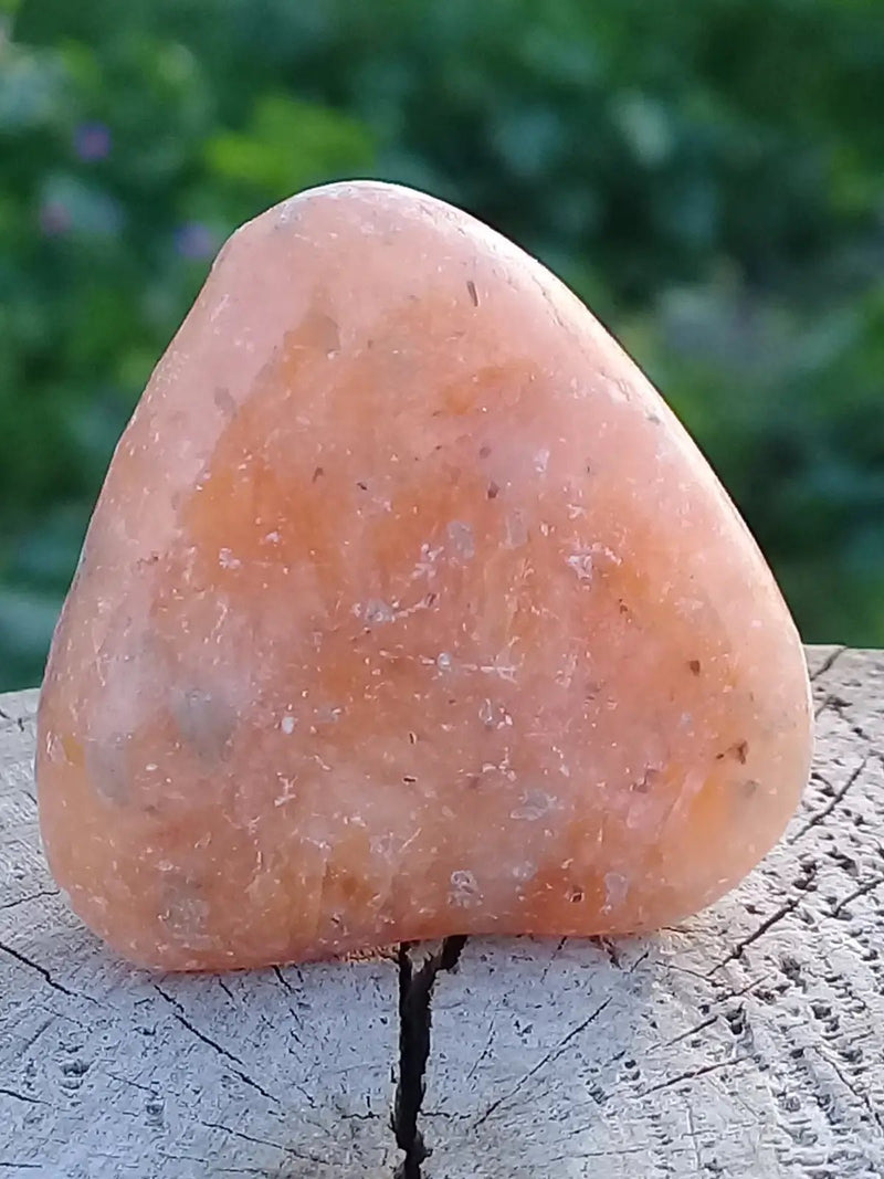 Chargez l&#39;image dans la visionneuse de la galerie, Calcite orange de France pierre roulée Grade A+++ Calcite orange de France pierre roulée
