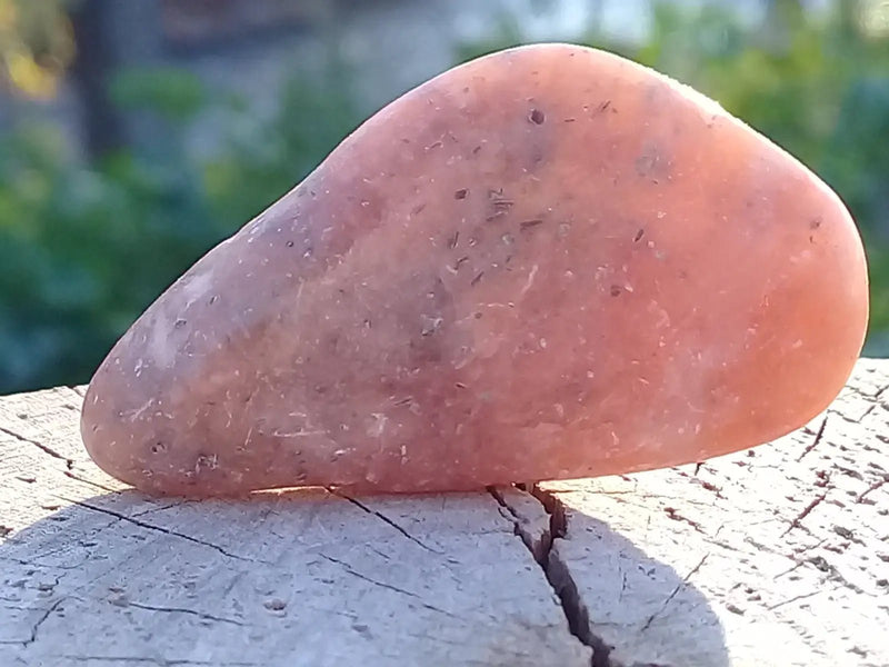 Chargez l&#39;image dans la visionneuse de la galerie, Calcite orange de France pierre roulée Grade A+++ Calcite orange de France pierre roulée
