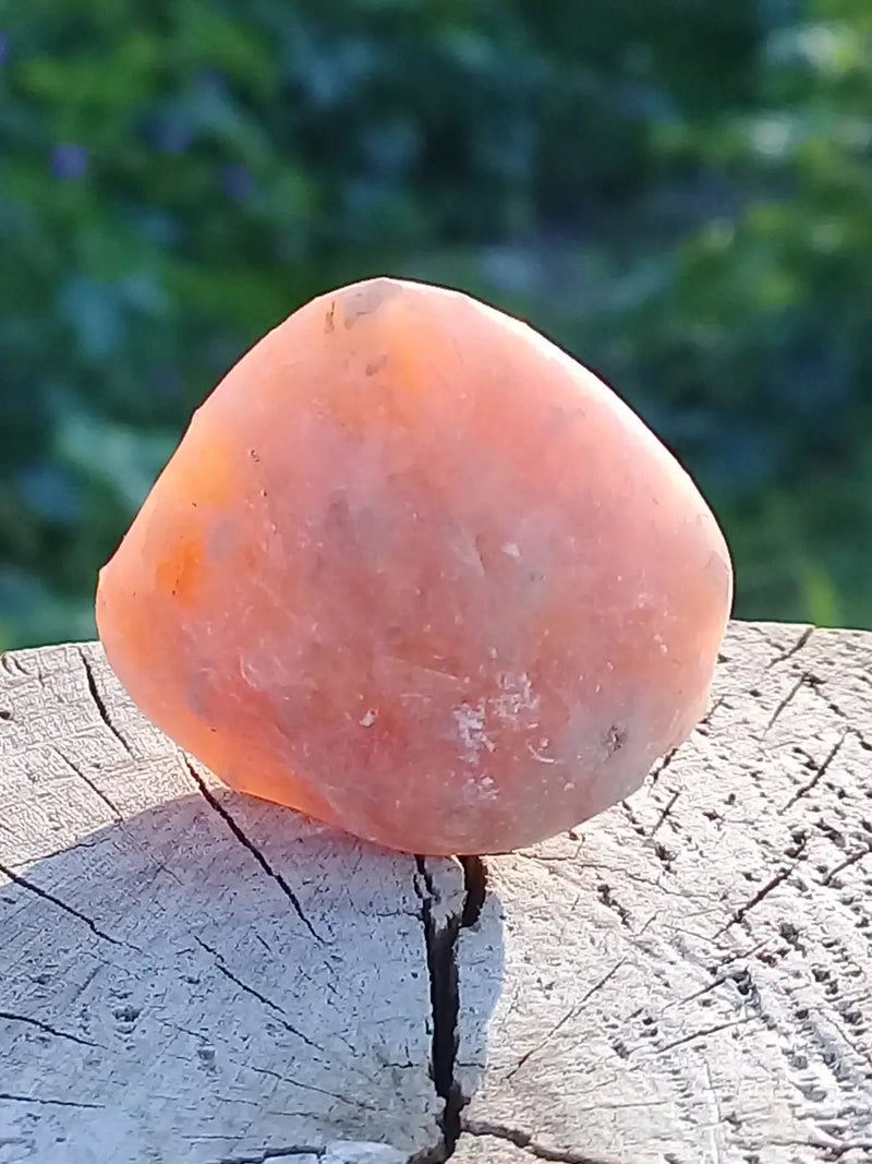Chargez l&#39;image dans la visionneuse de la galerie, Calcite orange de France pierre roulée Grade A+++ Calcite orange de France pierre roulée
