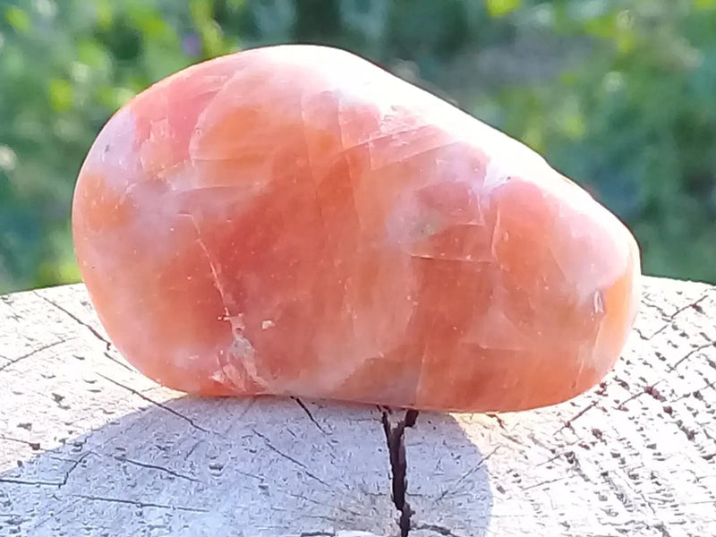 Chargez l&#39;image dans la visionneuse de la galerie, Calcite orange de France pierre roulée Grade A++++ Calcite orange de France pierre roulée
