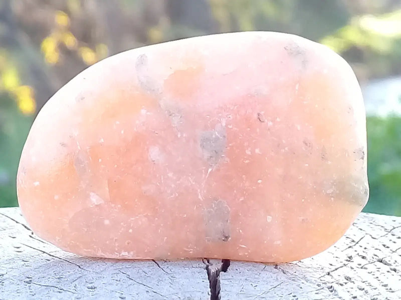 Chargez l&#39;image dans la visionneuse de la galerie, Calcite orange de France pierre roulée Grade A+++ Calcite orange de France pierre roulée
