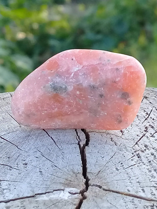 Calcite orange de France pierre roulée Grade A+++ Calcite orange de France pierre roulée Dans la besace du p'tit Poucet   