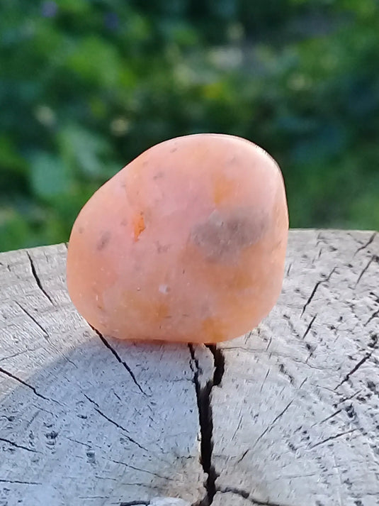 Calcite orange de France pierre roulée Grade A+++ Calcite orange de France pierre roulée Dans la besace du p'tit Poucet   