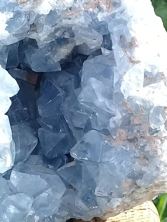 Célestine du Madagascar en Géode Grade A ++++ Célestine de Madagascar géode