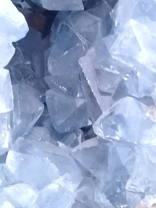 Célestine du Madagascar en Géode Grade A ++++ Célestine de Madagascar géode