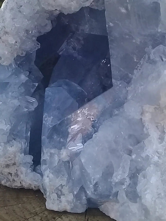 Célestine du Mexique en Géode Grade A ++++ Célestine du Mexique géode