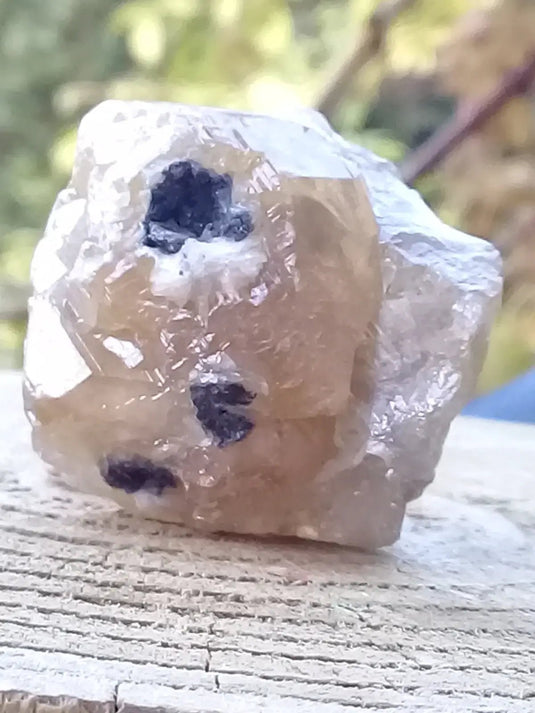 Cérusite du Maroc & Galène pierre brute Grade A++++ Cérusite du Maroc sur inclusions de Galènepierre brute