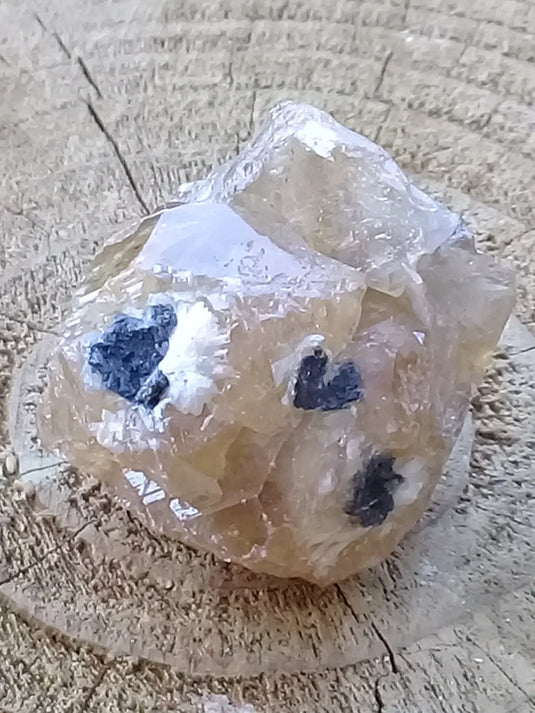 Cérusite du Maroc & Galène pierre brute Grade A++++ Cérusite du Maroc sur inclusions de Galènepierre brute Dans la besace du p'tit Poucet   