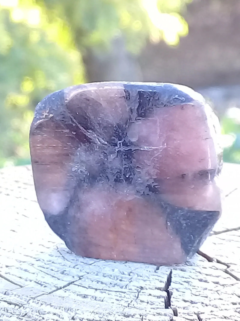 Cargue la imagen en el visor de la galería, Chiastolite ou Andalousite pierre roulée Grade A ++++ Chiastolite / Andalousite pierre roulée chias   
