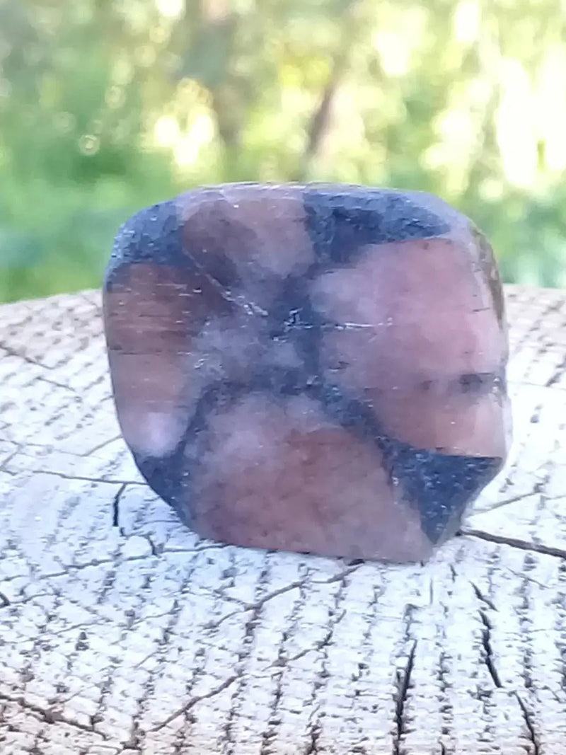 Load image into Gallery viewer, Chiastolite ou Andalousite pierre roulée Grade A ++++ Chiastolite / Andalousite pierre roulée
