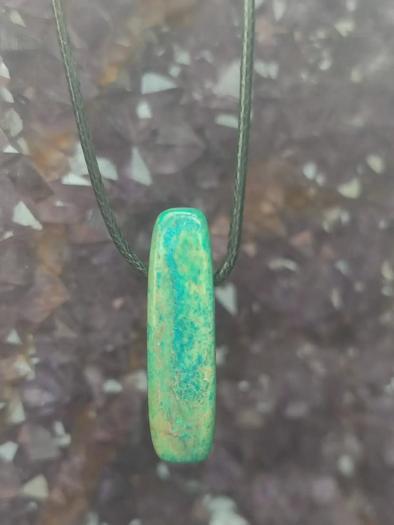 Load image into Gallery viewer, Chrysocolle-Malachite Authentique de RDC - Pendentif - Grade Prémium Chrysocolle-Malachite pendentif
