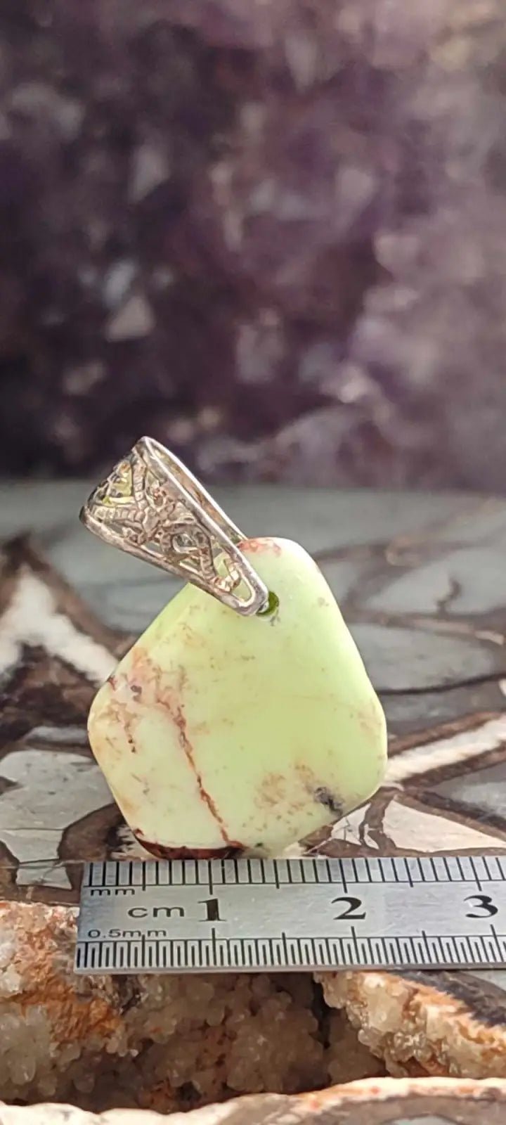 Load image into Gallery viewer, Chrysoprase citron d’Australie pendentif Grade A++++ (fourni avec cordon) Chrysoprase citron pendentif
