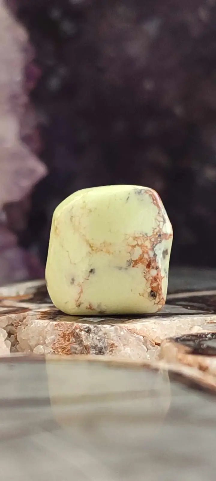 Load image into Gallery viewer, Chrysoprase citron d’Australie pierre roulée Grade A++++ Chrysoprase citron pierre roulée
