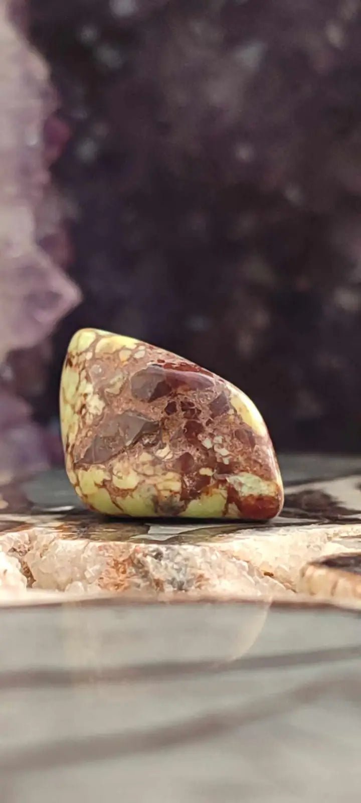 Load image into Gallery viewer, Chrysoprase citron d’Australie pierre roulée Grade A++++ Chrysoprase citron pierre roulée
