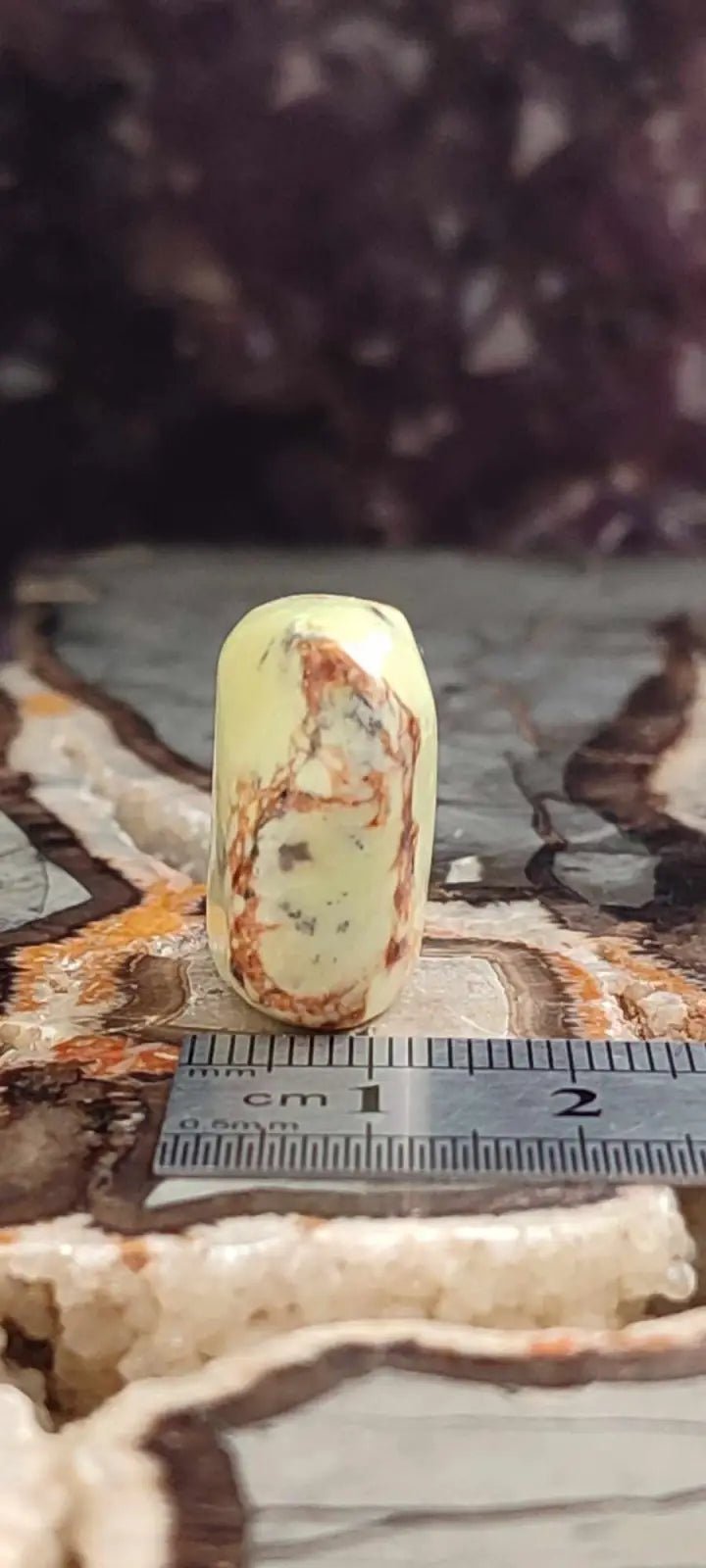 Load image into Gallery viewer, Chrysoprase citron d’Australie pierre roulée Grade A++++ Chrysoprase citron pierre roulée
