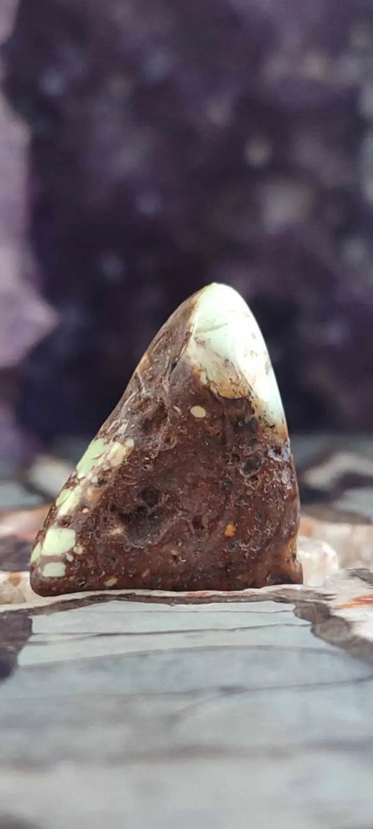 Chrysoprase citron d’Australie sur gangue pierre roulée Grade A++++ Chrysoprase citron pierre roulée