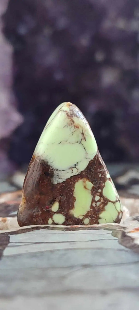 Chrysoprase citron d’Australie sur gangue pierre roulée Grade A++++ Chrysoprase citron pierre roulée