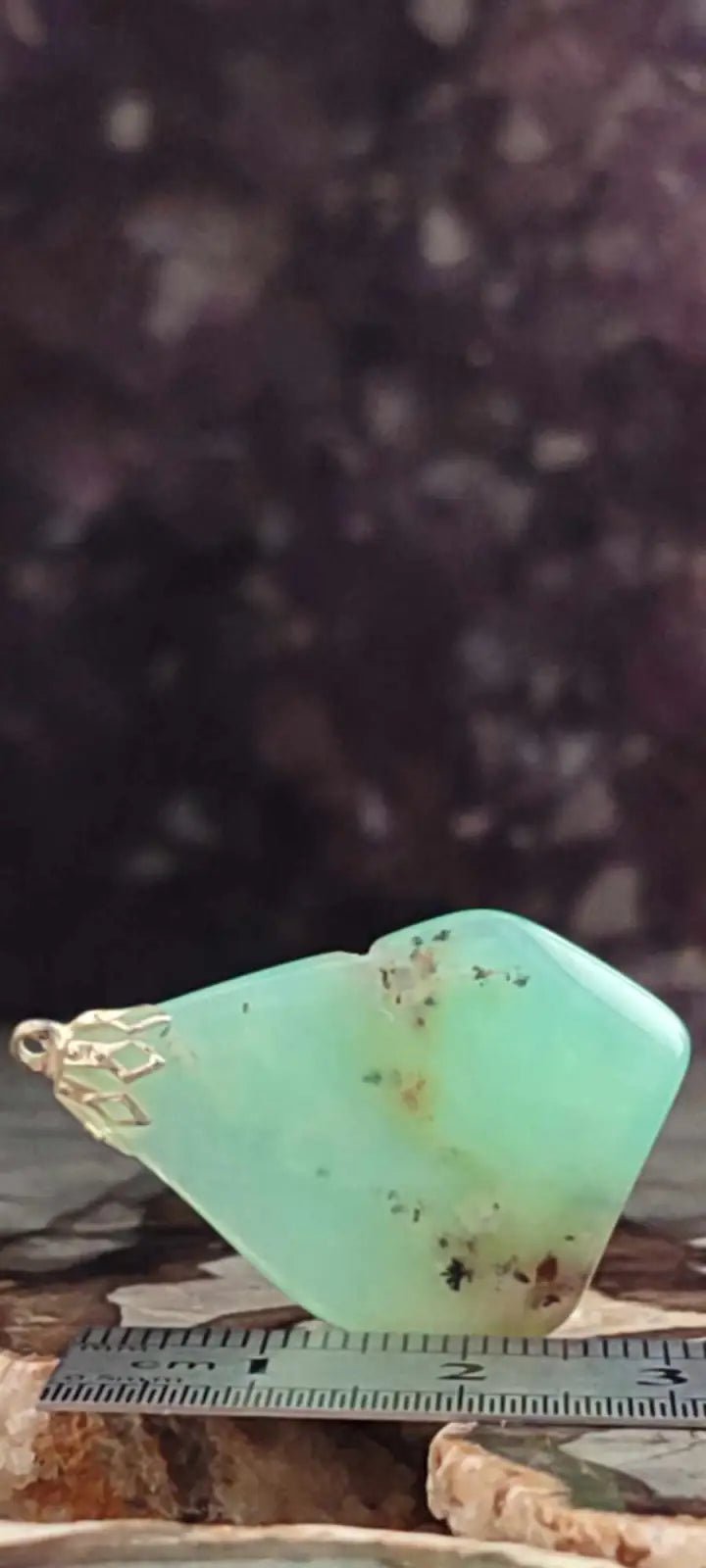 Chargez l&#39;image dans la visionneuse de la galerie, Chrysoprase du Kazakhstan pendentif Grade ’Extra’ (fourni avec cordon) Chrysoprase pendentifs
