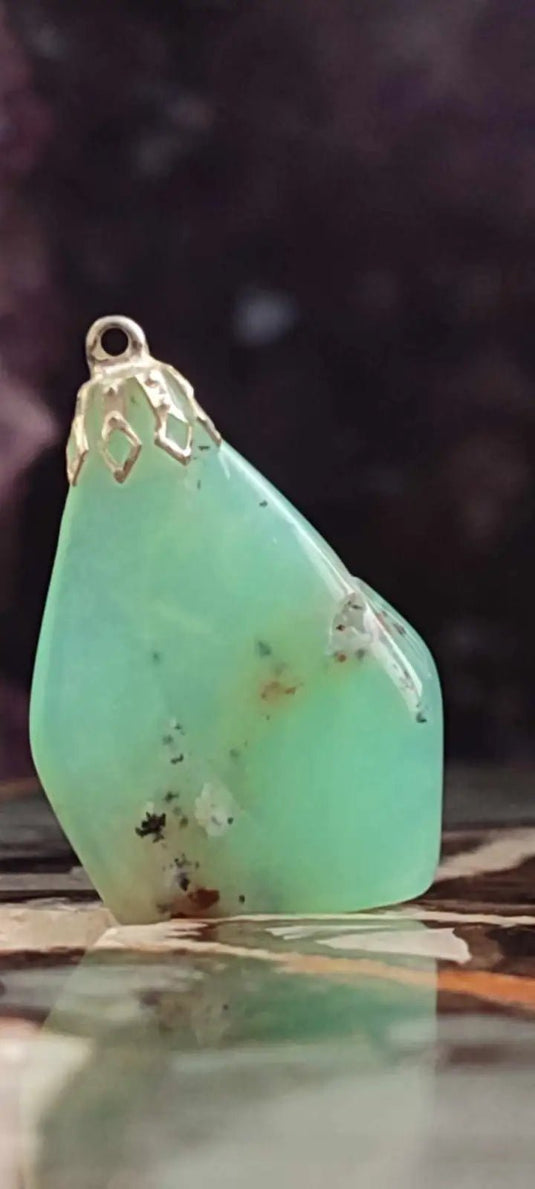 Chrysoprase du Kazakhstan pendentif Grade ’Extra’ (fourni avec cordon) Chrysoprase pendentifs