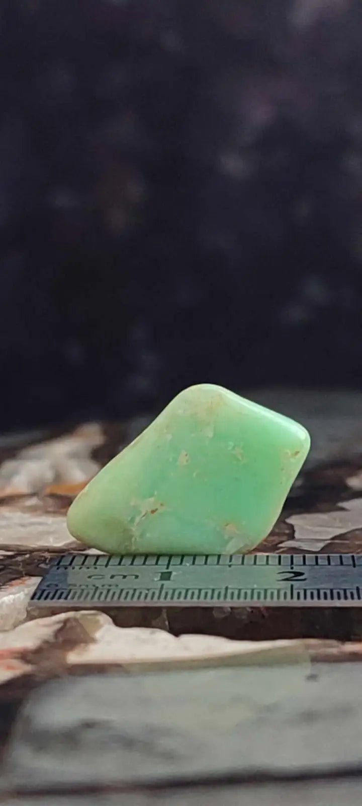 Chargez l&#39;image dans la visionneuse de la galerie, Chrysoprase du Kazakhstan pierre roulée Grade A++++ Chrysoprase pierre roulée
