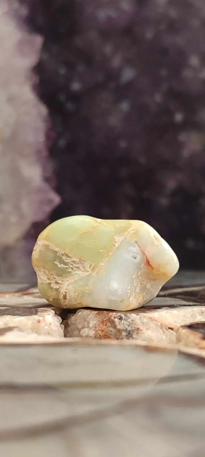 Chargez l&#39;image dans la visionneuse de la galerie, Chrysoprase du Kazakhstan pierre roulée Grade A++++ Chrysoprase pierre roulée
