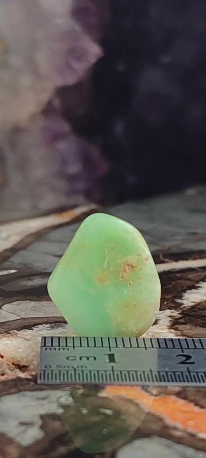 Chargez l&#39;image dans la visionneuse de la galerie, Chrysoprase du Kazakhstan pierre roulée Grade A++++ Chrysoprase pierre roulée

