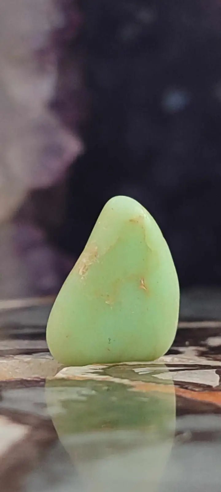 Chargez l&#39;image dans la visionneuse de la galerie, Chrysoprase du Kazakhstan pierre roulée Grade A++++ Chrysoprase pierre roulée
